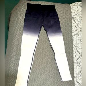 Zyia Ombré-colored leggings. Worn once. In excellent shape. Size - Large